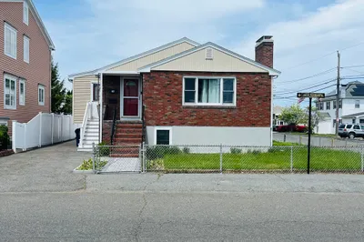74 Sigourney St