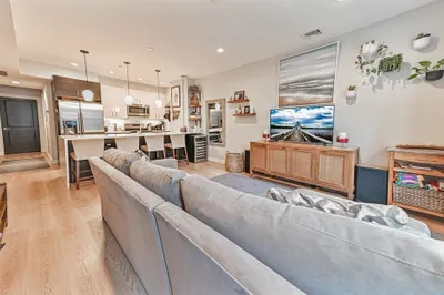 85 Everett St #2