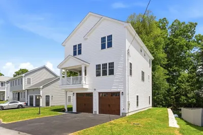 36 Colonial Rd 1