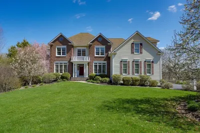 18 Manchester Dr