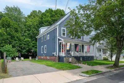22 Lake St