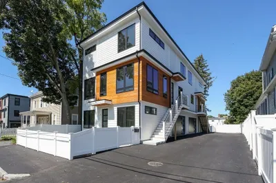 30 Robbins St #2