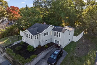 52 Circuit Ave 1