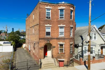 58 Burrell St 1