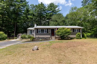 19 Brewster Ln