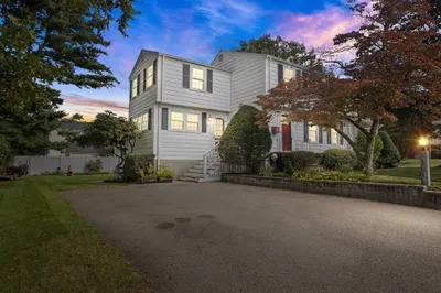 31 Eisenhower Rd 1