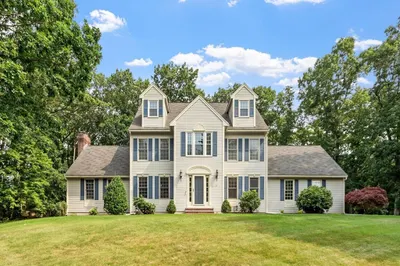 34 Arrowwood St 1
