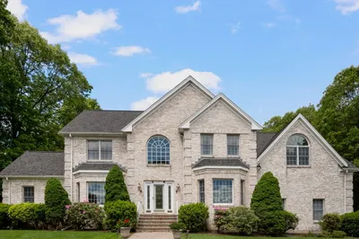 6 Paddock Dr