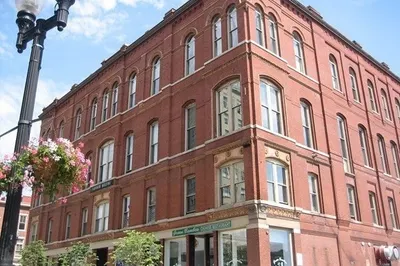 10 Kearney Sq #304