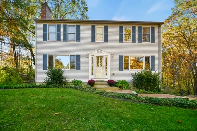 102 Oakwood Drive