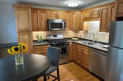 78 Edgelawn Ave #8