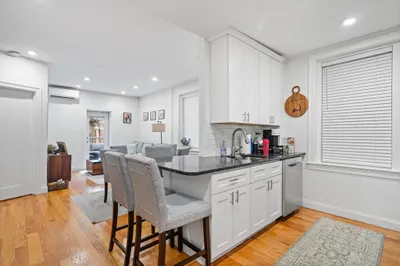 81 Prince St #1 1