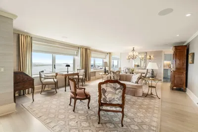 85 E India Row #33B/C