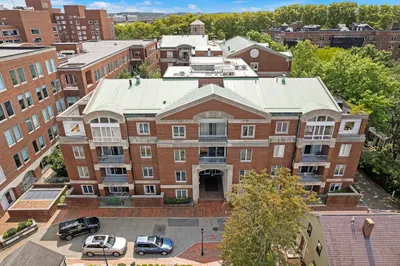 130 Mount Auburn St #113 1