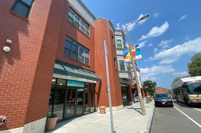 327 Centre St #305
