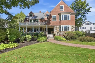 93 Village Ave 1