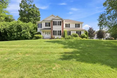 32 Waterford Dr 1