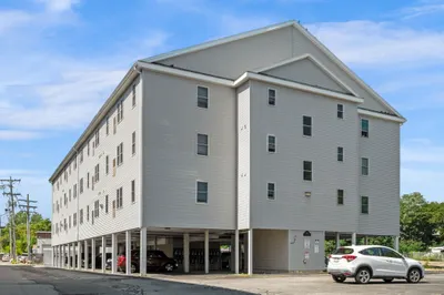 107 Foster St #304 1