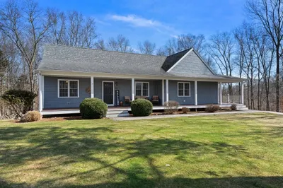135 Sutherland Dr 1
