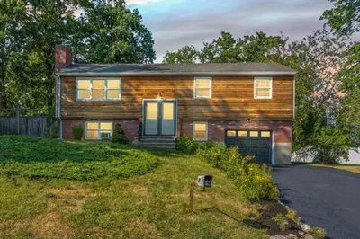 49 Longfellow Dr