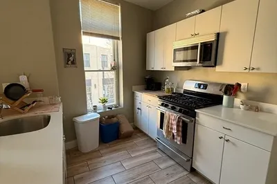 10 Roxbury St #3 1