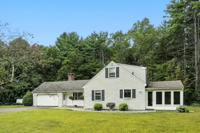 23 Dickinson Dr 1