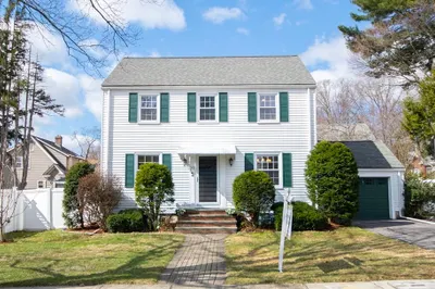 27 Little Pond Rd