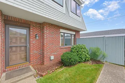 52 Rosewood Dr #52