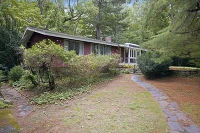 9 Peacock Farm Road 1