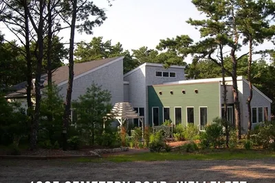 1035 Cemetery Rd