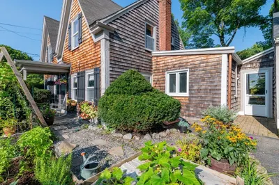 2 Elm Knoll Rd